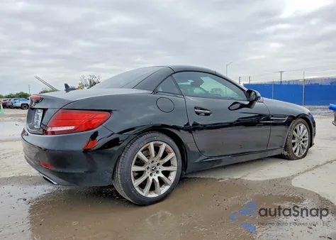 2017 Mercedes-Benz Slc 300 z USA, uszkodzony, nr VIN WDDPK3JA8HF140538